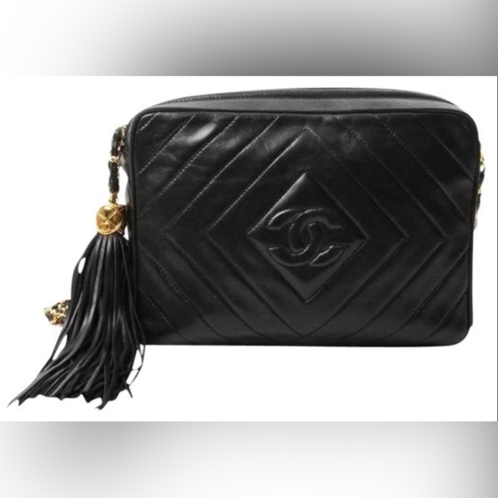 90’s Vintage Chevron Quilted Camera Bag Crossbody w/Gold Chain Strap, & Tassel